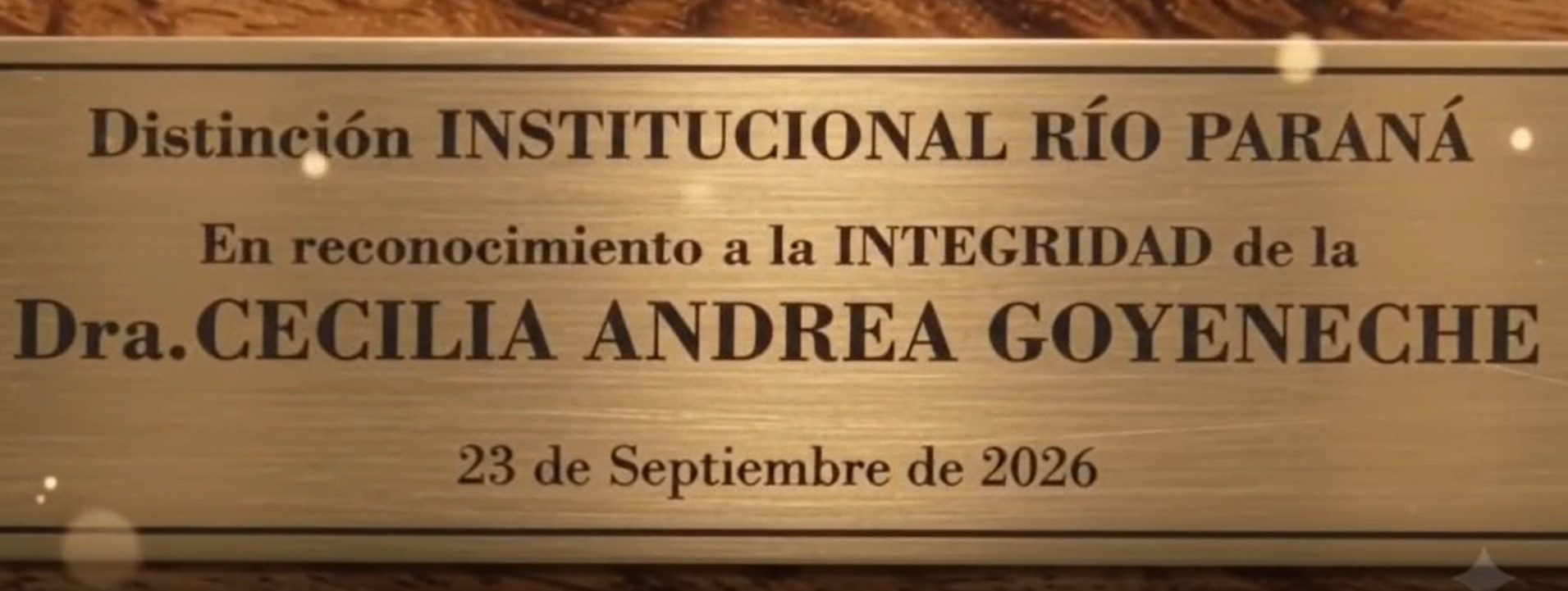 Distinción institucional Río Paraná en reconocimiento a la integridad de la Dra. Cecilia Goyeneche